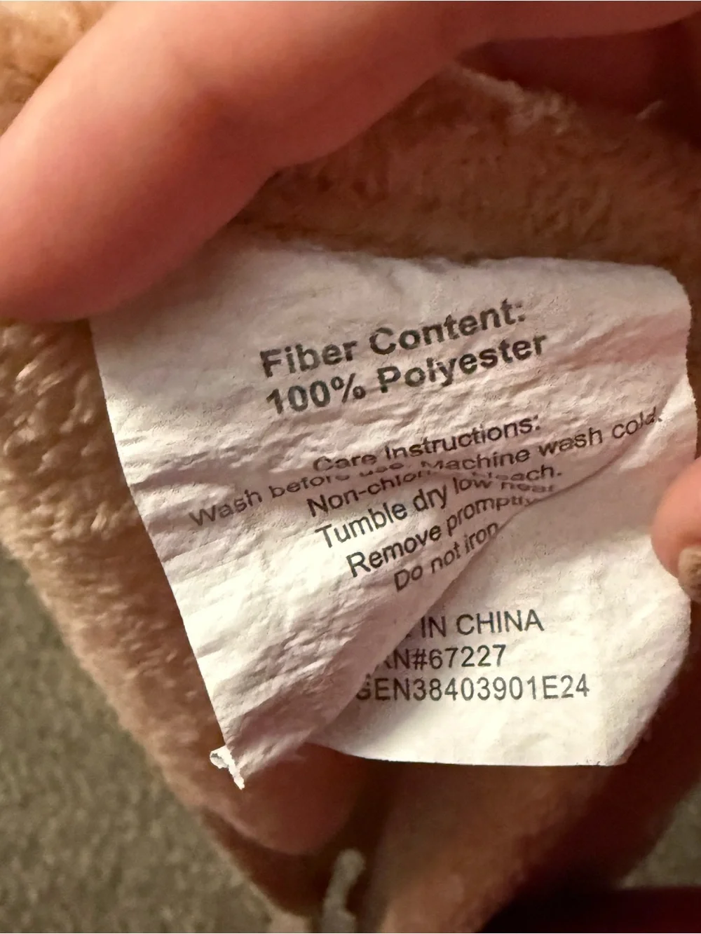 Cozy Faux-Fur Tan/orange blanket with Contrast Accent